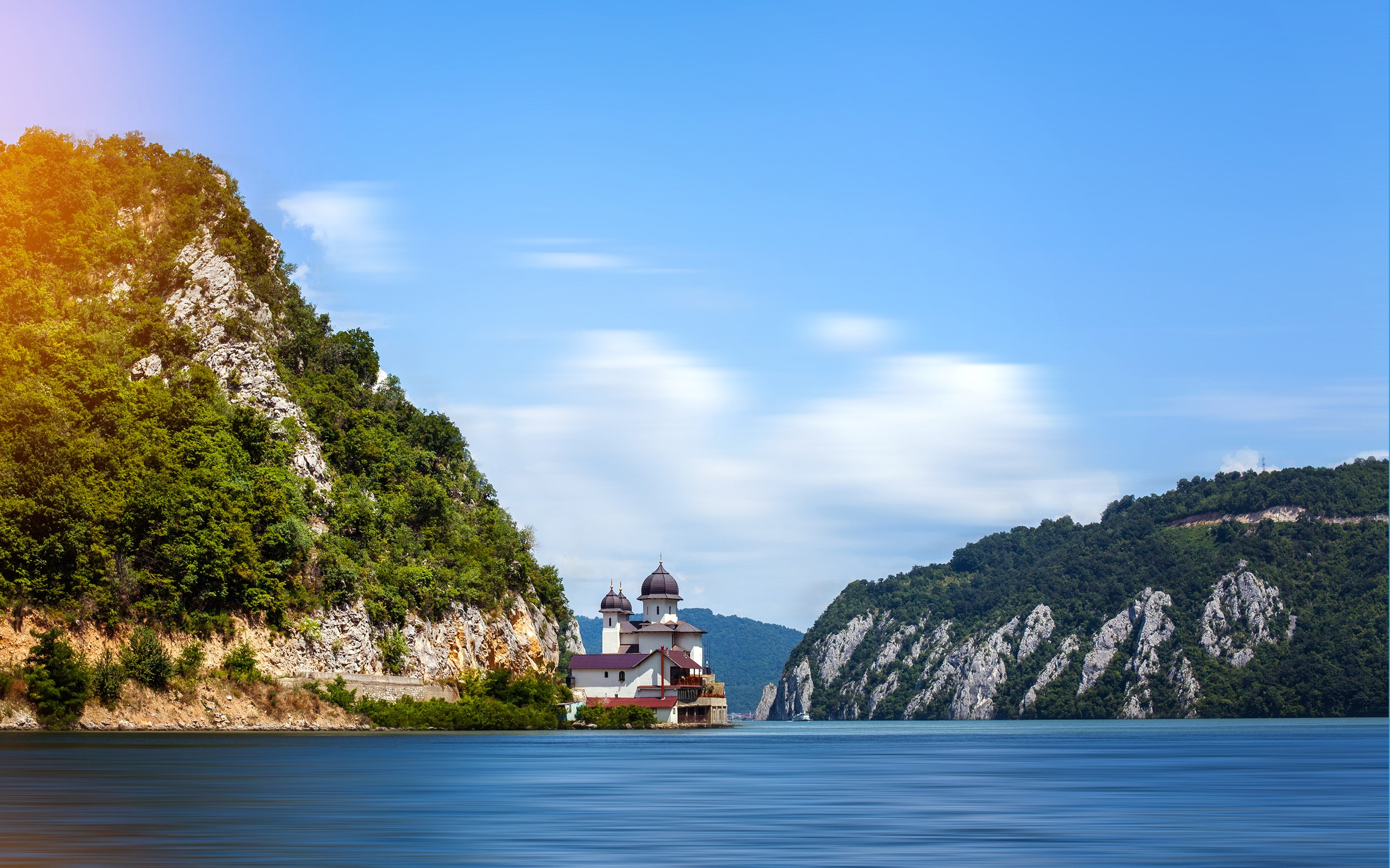 via_transsilvanica-banat-rumaenien-wanderferien-gruppe-gefuehrt-gross-7-kloster-an grenze-serbien-rumaenien