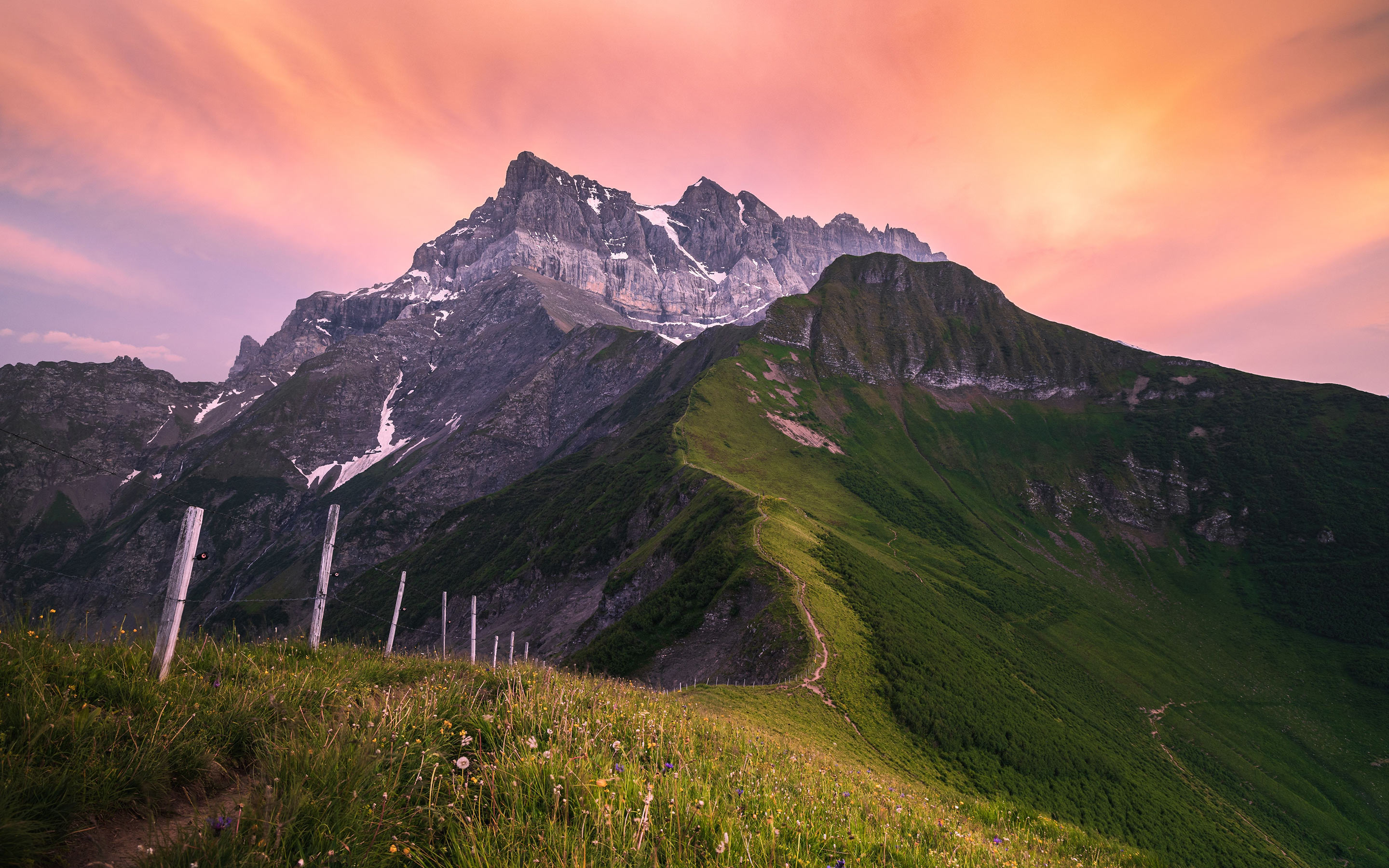 Landscape,View,On,A,Mountain,Ridge,Leading,To,The,Dents