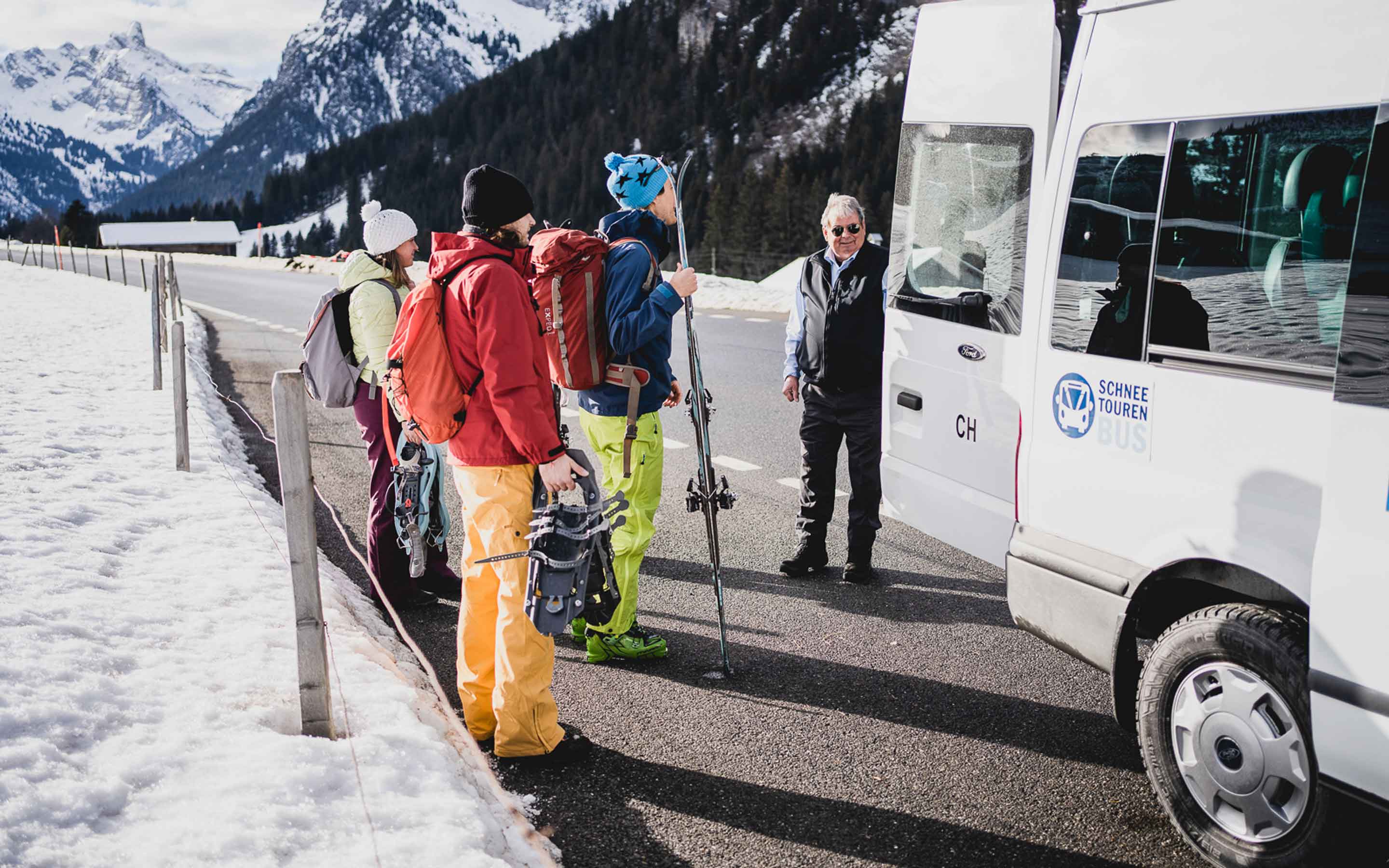 Schneetourenbus