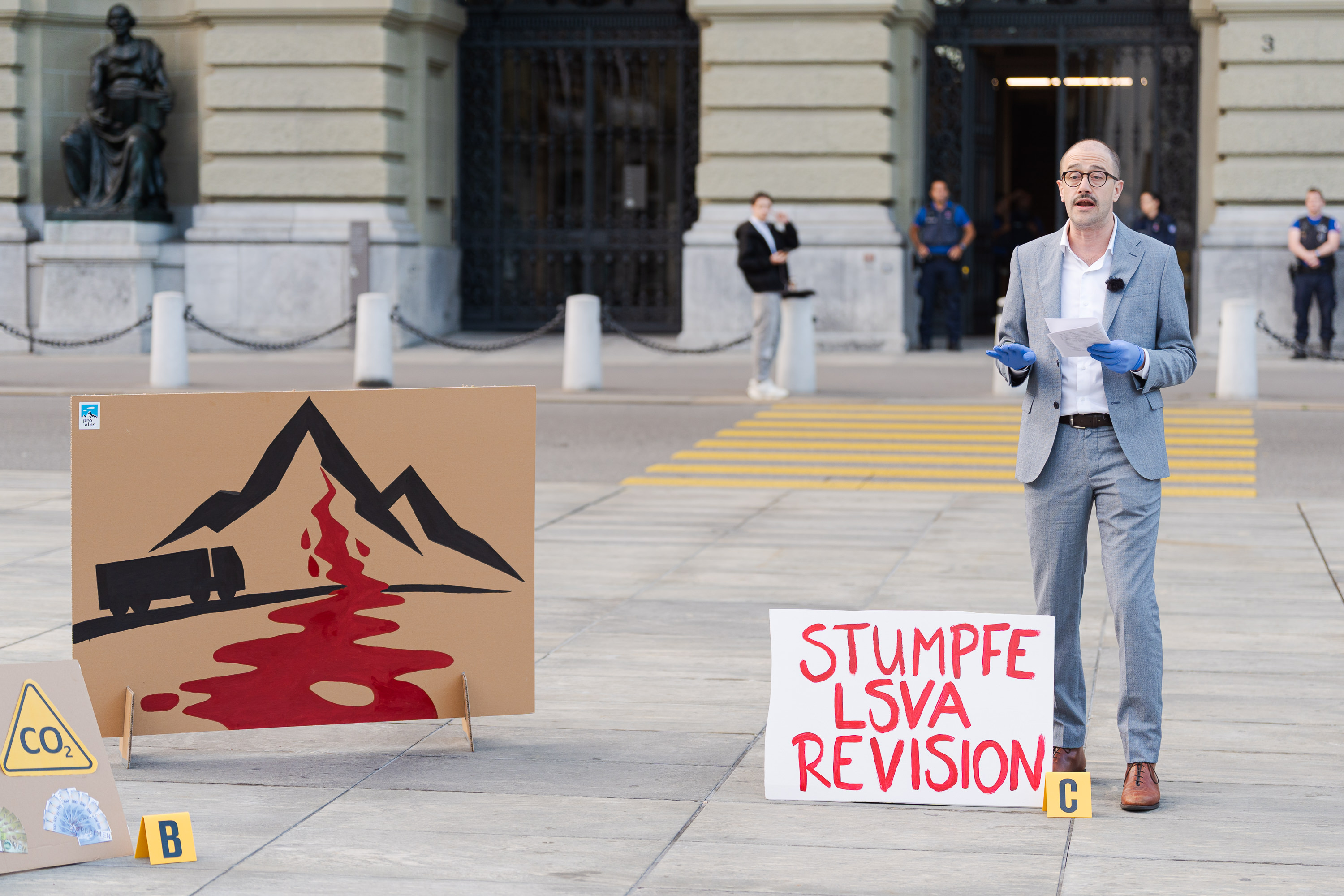 SCHWEIZ PRO ALPS LSVA AKTION BUNDESPLATZ